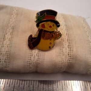 Centennia 1979 Christmas Holiday Gold Tone / Enamel Brooch Pin Snowman